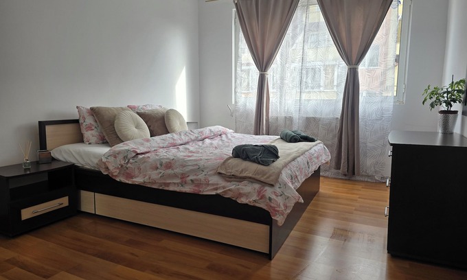 g.k. Strelbishte Apartment | South park 2bdr suite in Sofia , near metro with WiFi, AC