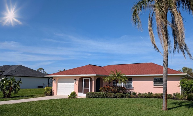 South Venice House | South Venice Pet-Friendly ~ Close to Local Beaches!