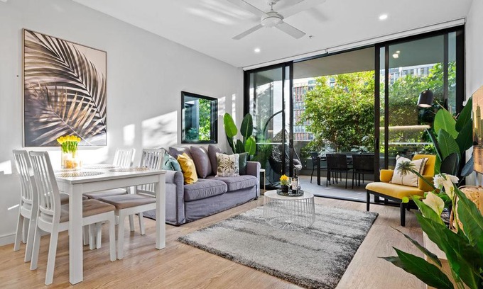 South Brisbane Apartment | Southbank Heart+2 Bed+Balcony+Pool+Gym+Free Wifi