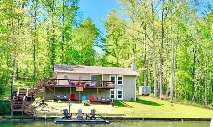 Jacksons' Gap Cabin | Southern Comfort Cabin-fire pit/kayaks/pet friendl