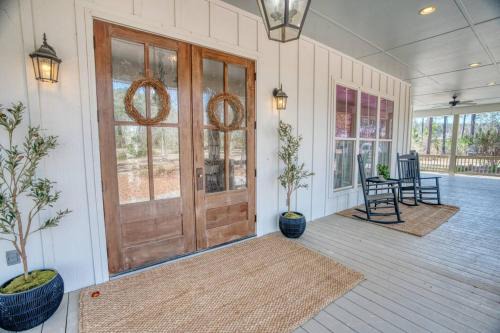 Moultrie House | Southern Farm House 4 Br 4 Bath
