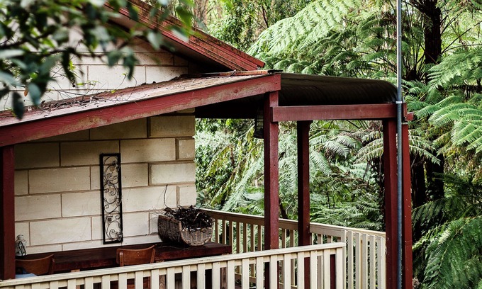 Mount Dandenong Cabin | Spa Cottage: Private rainforest with river