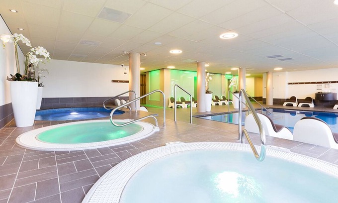 Bergen op Zoom Hotel | Spa-Focused Unit with Swimming Pool and On-Site Free Parking