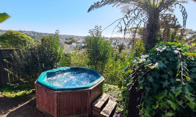 Glenfield House | Spa Nest Glenfield|Spacious 7BR Retreat|Movie Lounge|Nice Big Garden|Kids’ Zone