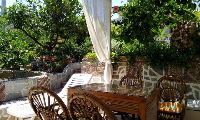 Ammoudara Villa | Spaceful apartment with veranda n garden