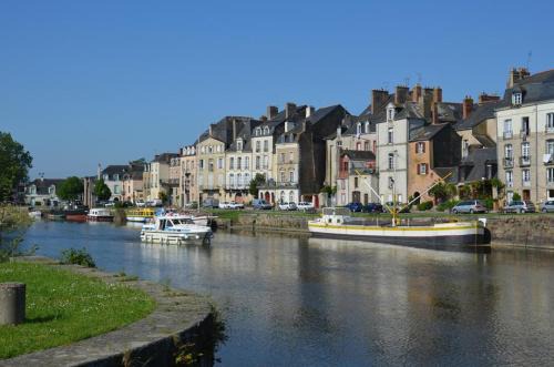 Redon Apartment | Spacieux T3 lumineux dans quartier historique avec wifi