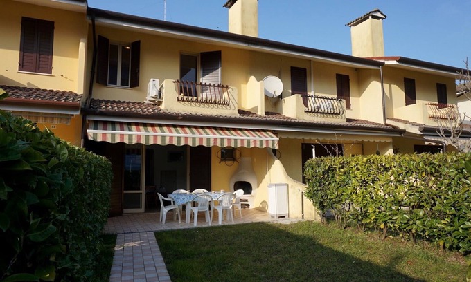 Porto Santa Margherita Villa | Spacious villa with private garden and shared pool