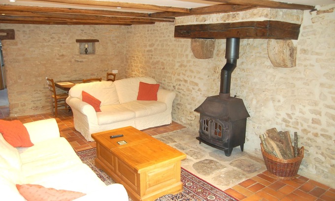 La Foret-de-Tesse Cottage | Spacious 1 Bedroom Cottage/Gîte with shared pool in the Charente