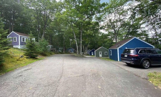Edgecomb Cottage | Spacious 1 Bedroom Cottage Close to Everything 3