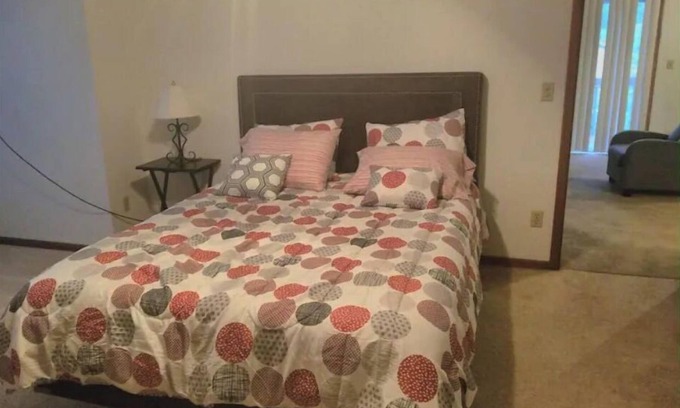 Bismarck Apartment | Spacious 1 BR Apartment close to Downtown Bismarck