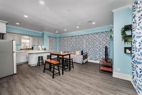 Houston Heights Apartment | Spacious 1-BR Midtown Houston Apt with King Bed & Free Parking