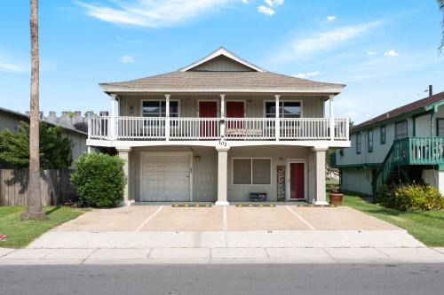 South Padre Island House | Spacious 10 Bed, Steps to Beach, Private Pool, Yard, Grill