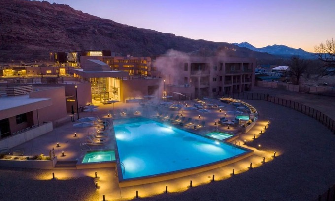 Moab Condo | Spacious 2-bedroom condo with AC, fitness room and pool in pleasant Moab