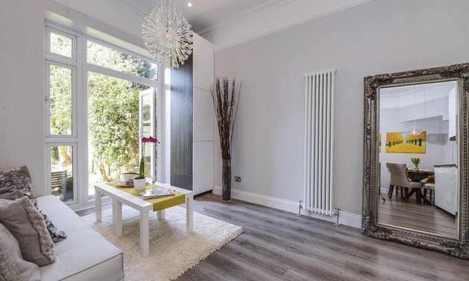 Ealing Common Apartment | Spacious 2-Bedroom Flat with 3 Beds in Ealing, W5