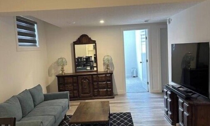 Calgary Apartment | Spacious 2 BR and Kitchen Bsmt Apartment near Airport