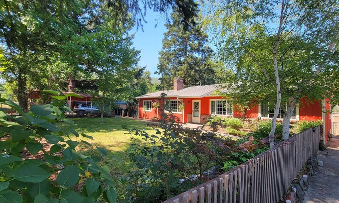 Gold Hill House | Spacious 2 home property on the rogue river! Sleeps 14 w/Swim Spa