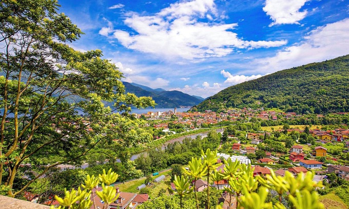 Cannobio Apartment | Spacious 2-room apartment with sun balcony and panoramic lake view