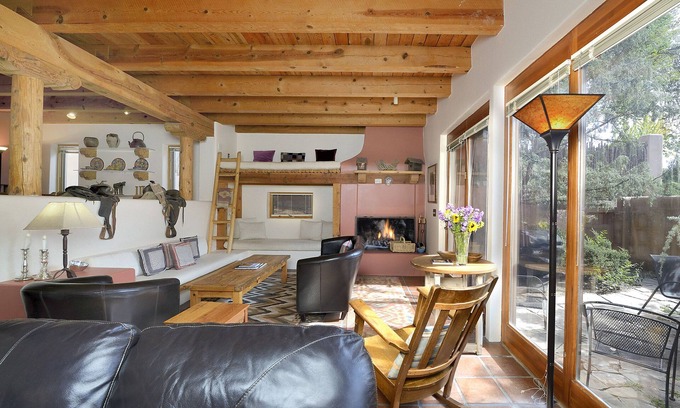 Historic Eastside House | Spacious 2bd Twhm - 5 minute walk to Canyon Road- private courtyard w/grill