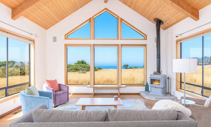 Sea Ranch House | Spacious 3 BD for 6 + Ocean View