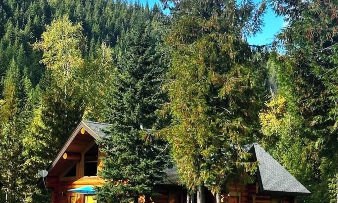 Clearwater Apartment | Spacious 3 bed 3 bath Log Cabin Home