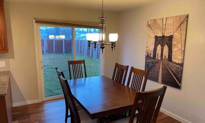 Prince George House | Spacious 3 Bedroom 2.5 Bath Minutes From Hospital