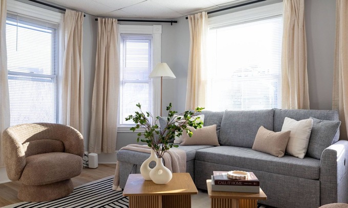 Winter Hill Apartment | Spacious 3-bedroom 2bath apartment in Somerville