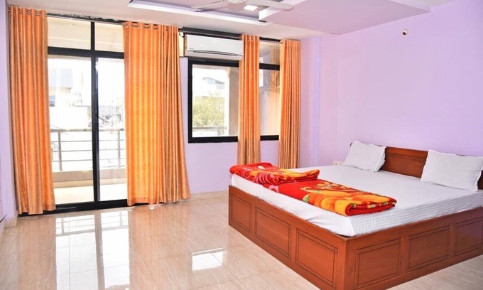 Ujjain Apartment | Spacious 3-bedroom apartment with AC, WiFi in wonderful Ujjain