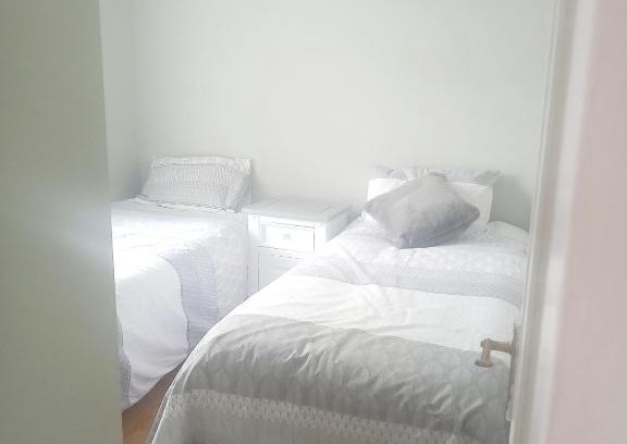 Ennis House | Spacious 3 bedroom house