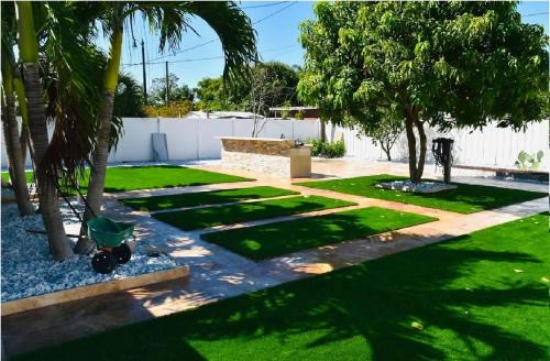 Pompano Beach House | Spacious 3 BR Gem Near Beach Sleeps 10 Pompano Beach