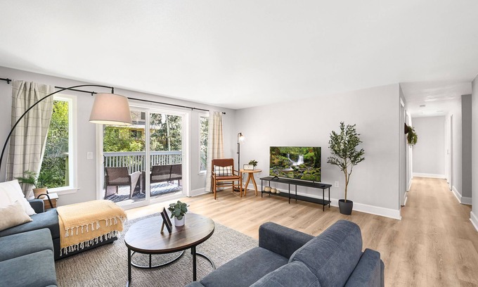 North Creek House | Spacious 3 BR Private Home w/King Bed in Bothell
