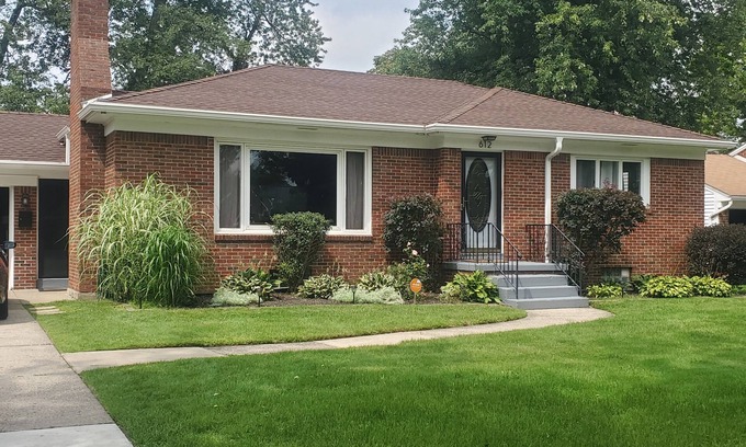 Amherst House | Spacious 3BR/2BA 20 mins from Niagara Falls & the Buffalo Bills Stadium