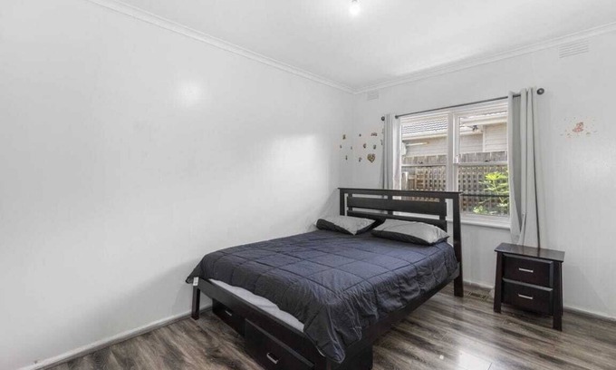 Dandenong North House | Spacious 3BR Home in Dandenong