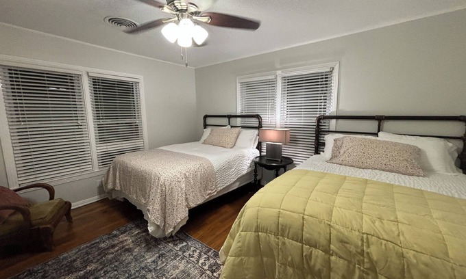 Temple House | Spacious 3BR Home Sleeps 12 + Optional Studio Apartment for 14 Guests Ping Pong!