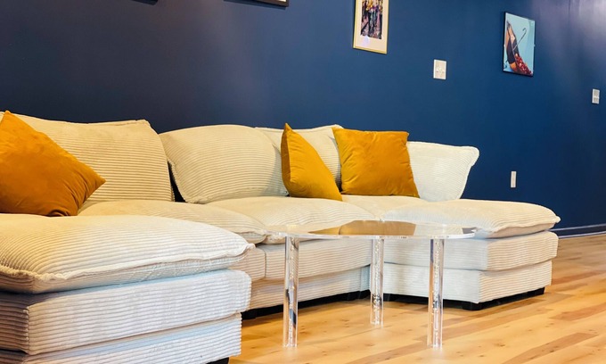 Faubourg Delassize House | Spacious 3BR – Steps to St. Charles, Streetcar & Local Hotspots