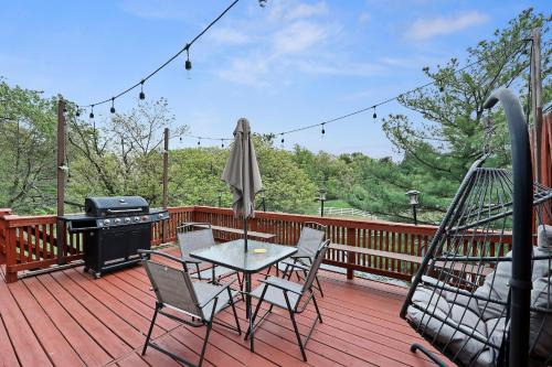 Calverton Apartment | Spacious 3BR Townhouse with Balcony & Gym