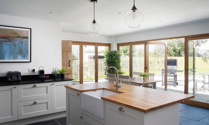 Newtown-in-St-Martin House | Spacious 4-Bed Cottage with Garden & Pet-Friendly