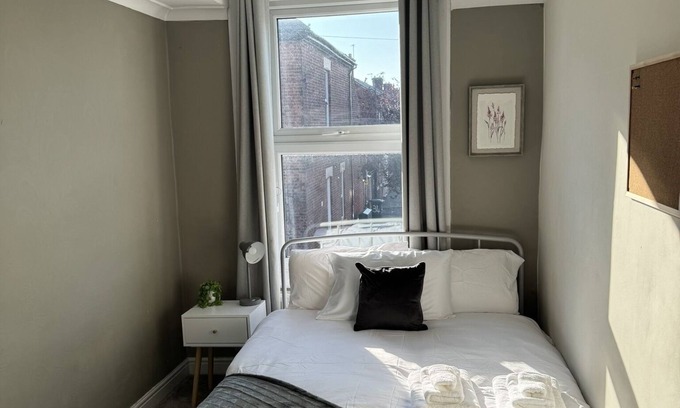 Preston House | Spacious 4 Bed Home En-suite
