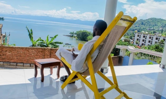 Gisenyi House | Spacious 4-bedroom apartment with AC and WiFi in enjoyable Gisenyi