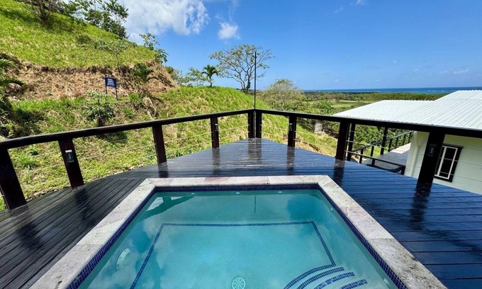 Pristine Bay House | Spacious 4-bedroom house with private pool AC in welcoming in Roatan Honduras
