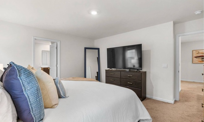 Columbia House | Spacious 4-bedroom house in enjoyable Columbia with AC, WiFi
