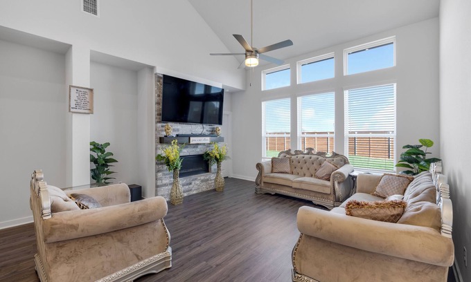 Mesquite House | Spacious 4-bedroom house with office space, WiFi in nice Mesquite