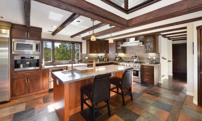 Forestville House | Spacious 4-bedroom house with fitness room and AC in gorgeous Forestville