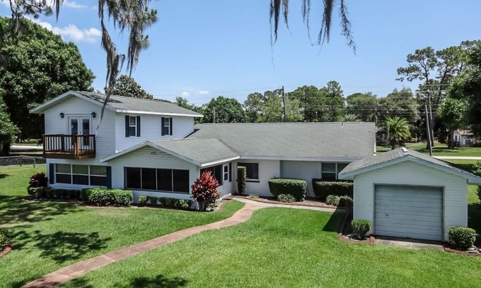 Sylvan Shores House | Spacious 4 bedroom Beachfront home on Lake Clay