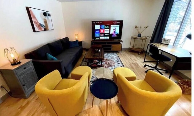 Seward House | Spacious 4BR/2.5BA+Loft w Cable By Lux Life