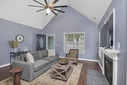Huntcliff House | Spacious 4BR with Loft Bedroom