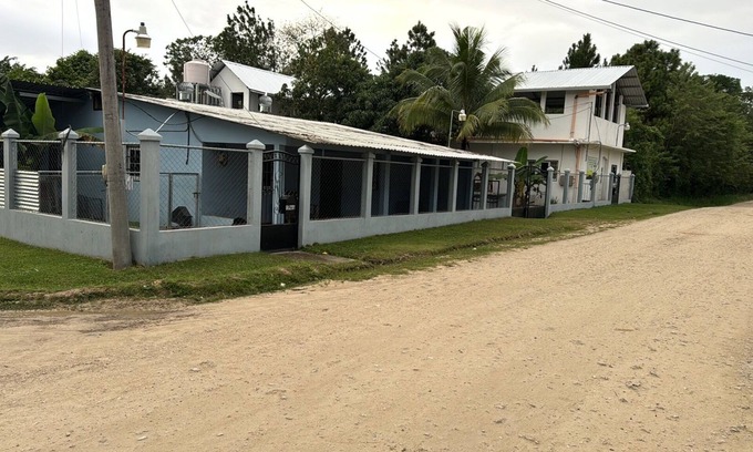 Poptun House | Spacious 5-bedroom building in delightful Poptún with WiFi