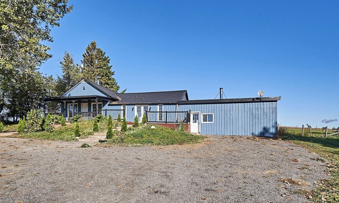 Clarington Other | Spacious 5-bedroom farmhouse in charming Kendal, surrounded by farmlands.