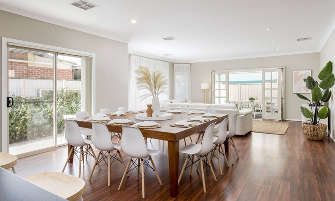 Adelaide Central Business District House | Spacious 5 Bedroom Home Ideal for Families and Large Groups