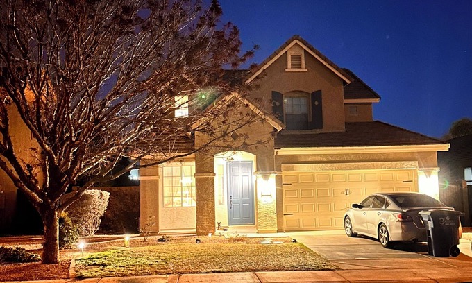 Gilbert House | Spacious 5-bedroom house in marvelous Gilbert with WiFi, AC