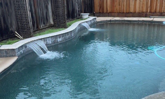 Turlock House | Spacious 5-bedroom house pool with WiFi, AC in awesome Turlock